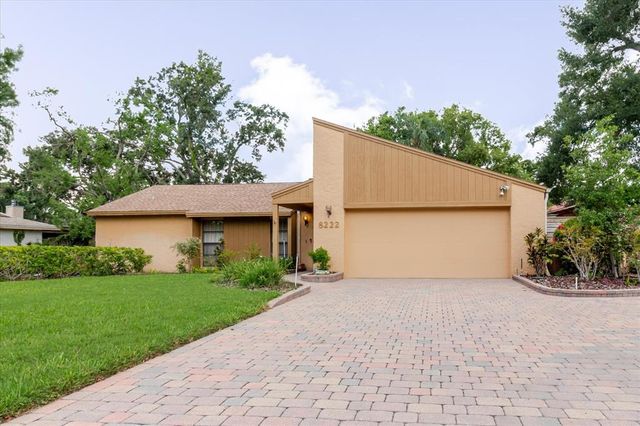 8222 LA SERENA DR, Tampa, FL 33614