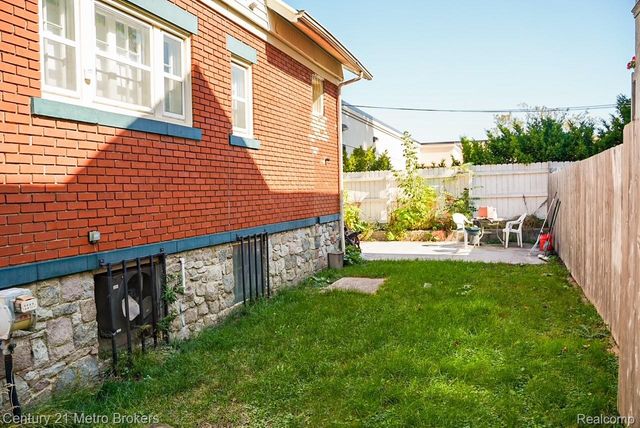 809 Church Street, Flint, MI 48502