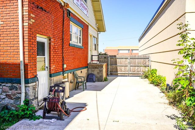 809 Church Street, Flint, MI 48502