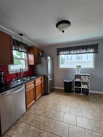 105 S Carleton Street, Farmington, MO 63640