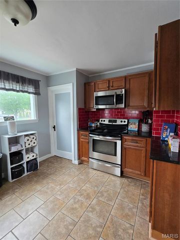 105 S Carleton Street, Farmington, MO 63640