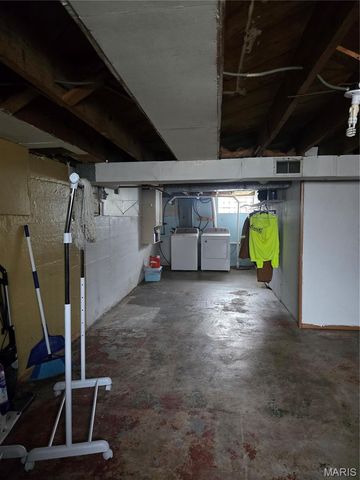 105 S Carleton Street, Farmington, MO 63640