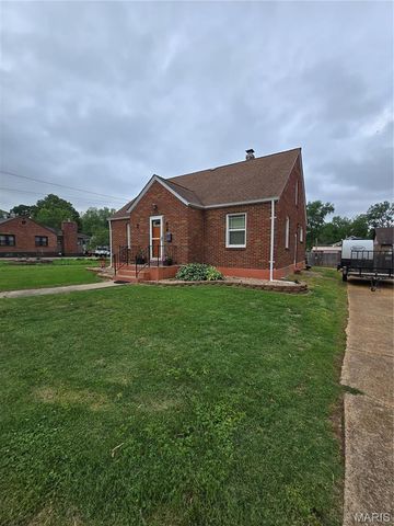 105 S Carleton Street, Farmington, MO 63640