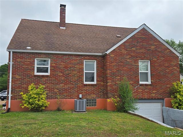 105 S Carleton Street, Farmington, MO 63640