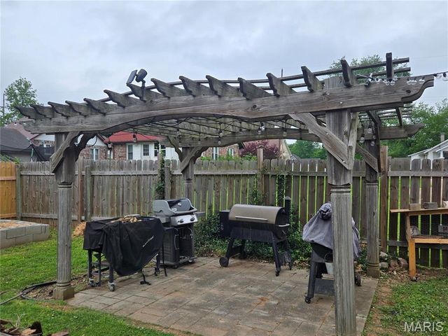 105 S Carleton Street, Farmington, MO 63640