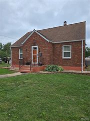 105 S Carleton Street, Farmington, MO 63640