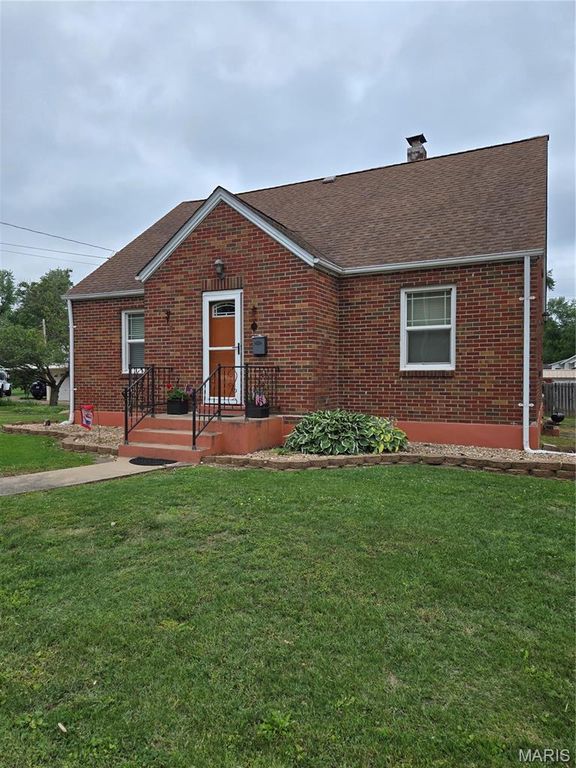 105 S Carleton Street, Farmington, MO 63640