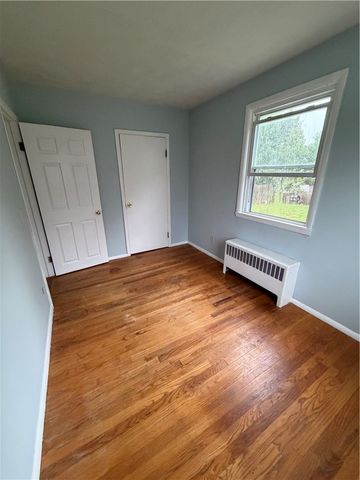42 Greenway Drive, Bristol, RI 02809