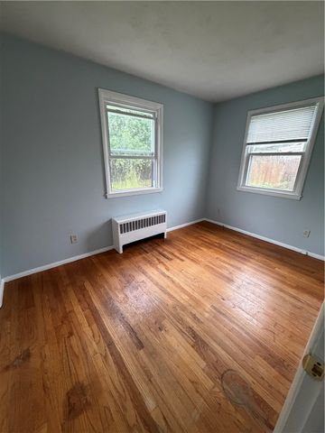 42 Greenway Drive, Bristol, RI 02809