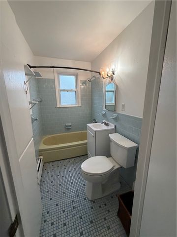 42 Greenway Drive, Bristol, RI 02809