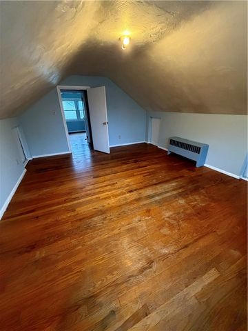 42 Greenway Drive, Bristol, RI 02809