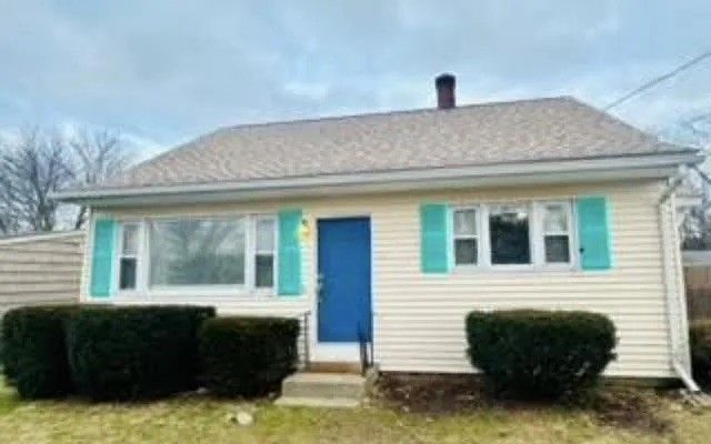 42 Greenway Drive, Bristol, RI 02809