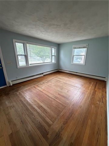 42 Greenway Drive, Bristol, RI 02809