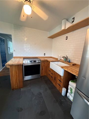 42 Greenway Drive, Bristol, RI 02809