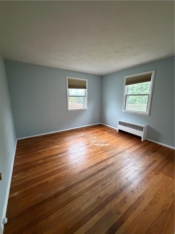 42 Greenway Drive, Bristol, RI 02809