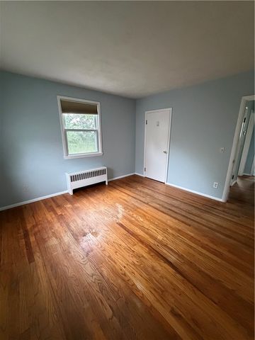42 Greenway Drive, Bristol, RI 02809