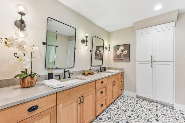 790 Private Road 905, Liberty Hill, TX 78642