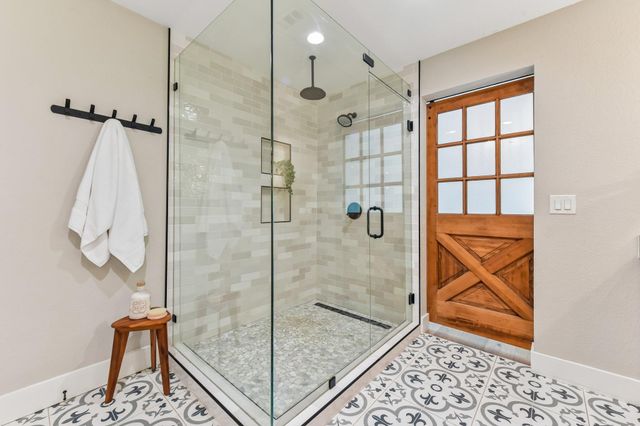 790 Private Road 905, Liberty Hill, TX 78642