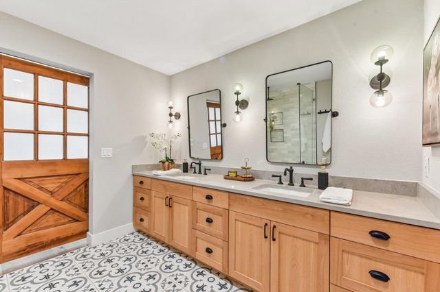 790 Private Road 905, Liberty Hill, TX 78642