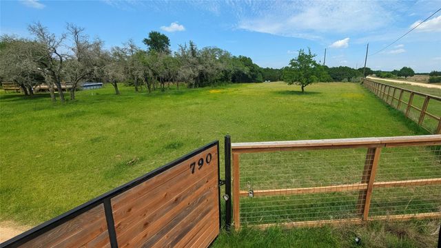 790 Private Road 905, Liberty Hill, TX 78642
