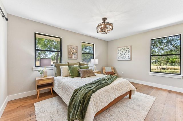 790 Private Road 905, Liberty Hill, TX 78642