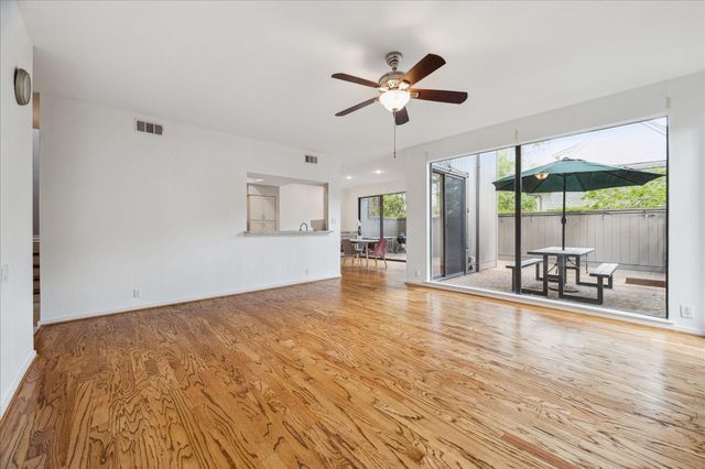 318 Litchfield Lane, Houston, TX 77024