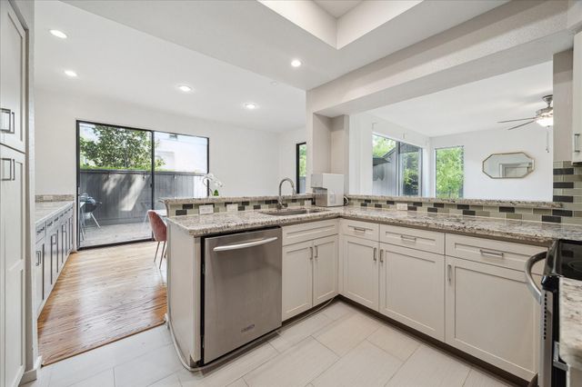318 Litchfield Lane, Houston, TX 77024