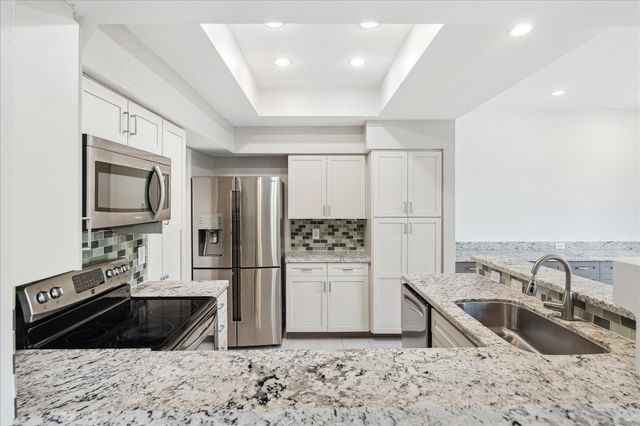 318 Litchfield Lane, Houston, TX 77024