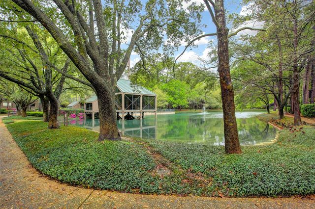 318 Litchfield Lane, Houston, TX 77024