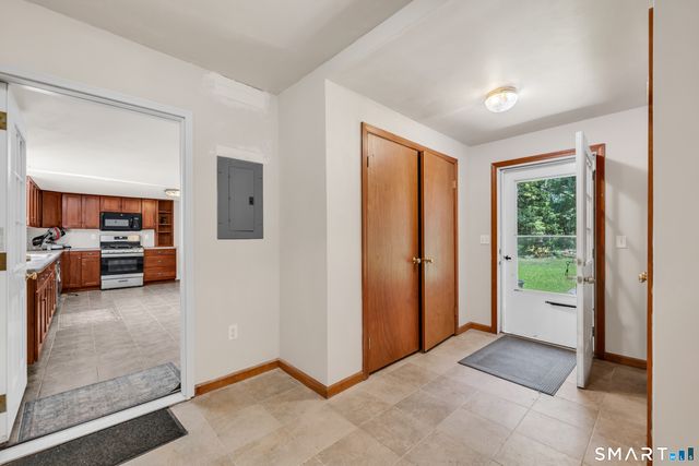 463 Pearl Lake Road, Waterbury, CT 06706