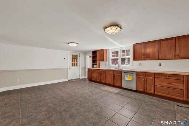 463 Pearl Lake Road, Waterbury, CT 06706