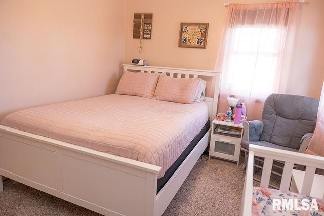 4 HILLSIDE Drive, Mt Vernon, IL 62864