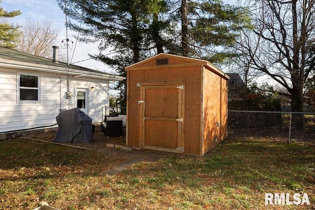 4 HILLSIDE Drive, Mt Vernon, IL 62864