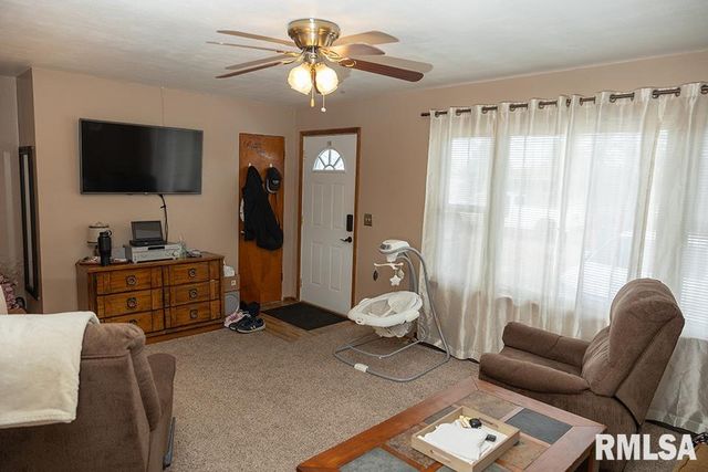 4 HILLSIDE Drive, Mt Vernon, IL 62864