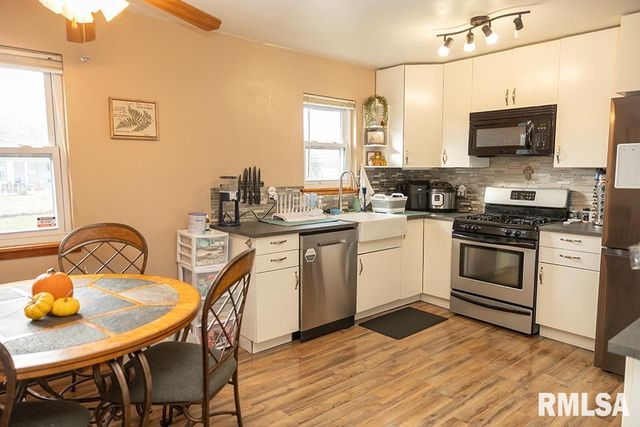 4 HILLSIDE Drive, Mt Vernon, IL 62864