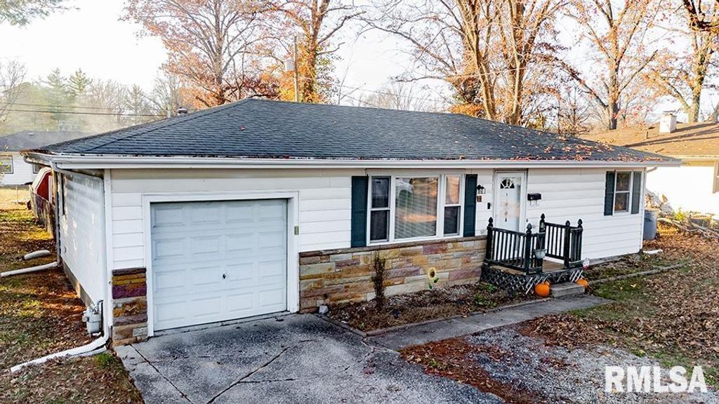 4 HILLSIDE Drive, Mt Vernon, IL 62864