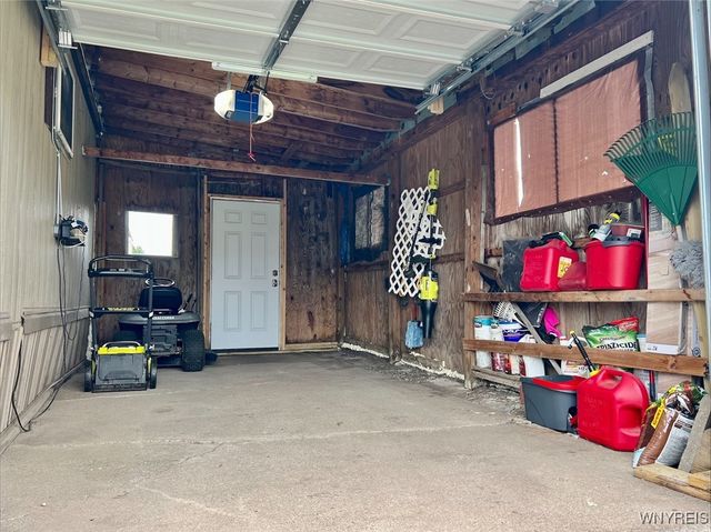 263 Crestwood Court East, Lockport City, NY 14094