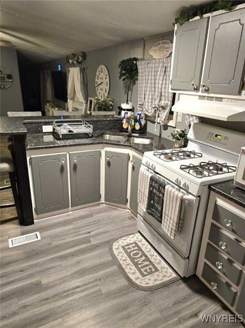 263 Crestwood Court East, Lockport City, NY 14094