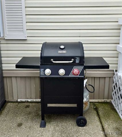 263 Crestwood Court East, Lockport City, NY 14094