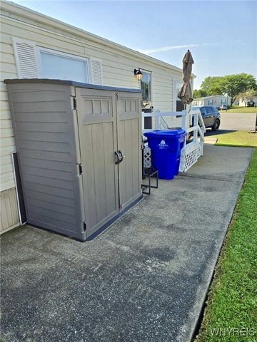 263 Crestwood Court East, Lockport City, NY 14094