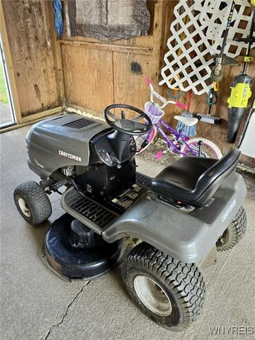 263 Crestwood Court East, Lockport City, NY 14094