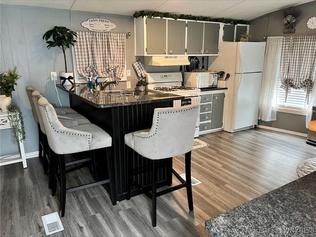 263 Crestwood Court East, Lockport City, NY 14094