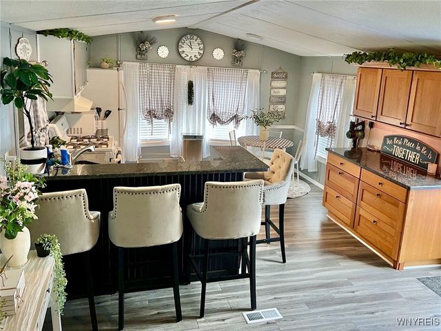 263 Crestwood Court East, Lockport City, NY 14094