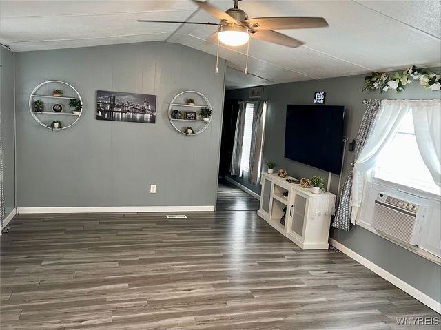 263 Crestwood Court East, Lockport City, NY 14094