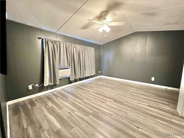 263 Crestwood Court East, Lockport City, NY 14094