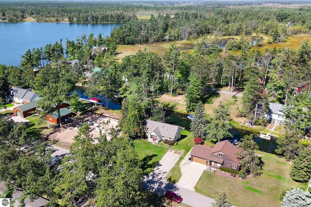 Image 7 of property listing at 820 S Tall Tree, Gaylord, MI 49686