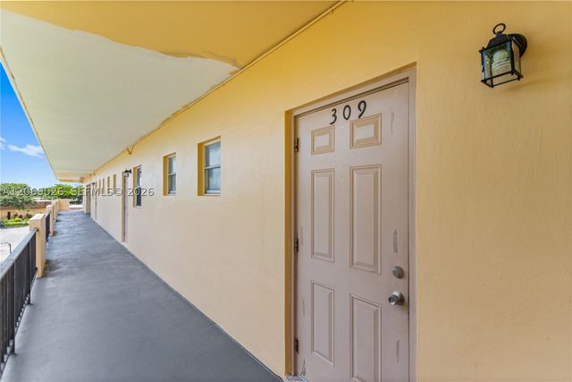 201 Berkley Rd 309, Hollywood, FL 33024