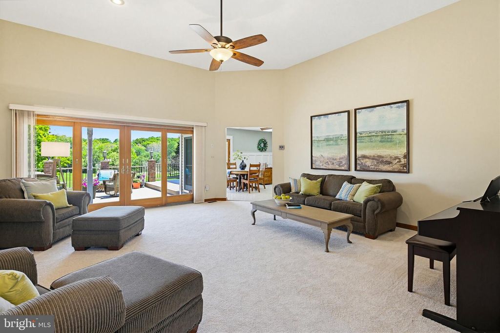 Image 10 of property listing at 6111 EMERALD LN, Eldersburg, MD 21784