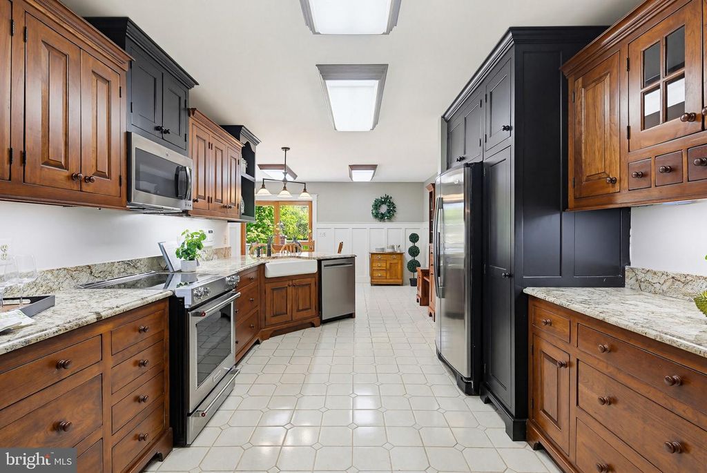 Image 12 of property listing at 6111 EMERALD LN, Eldersburg, MD 21784