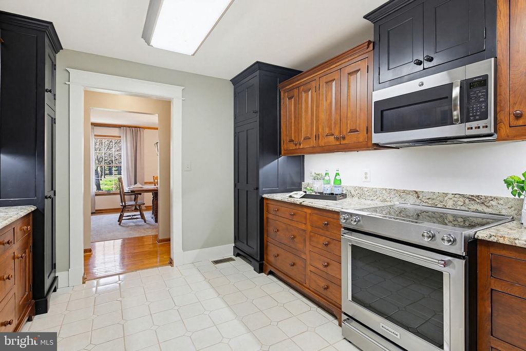 Image 14 of property listing at 6111 EMERALD LN, Eldersburg, MD 21784